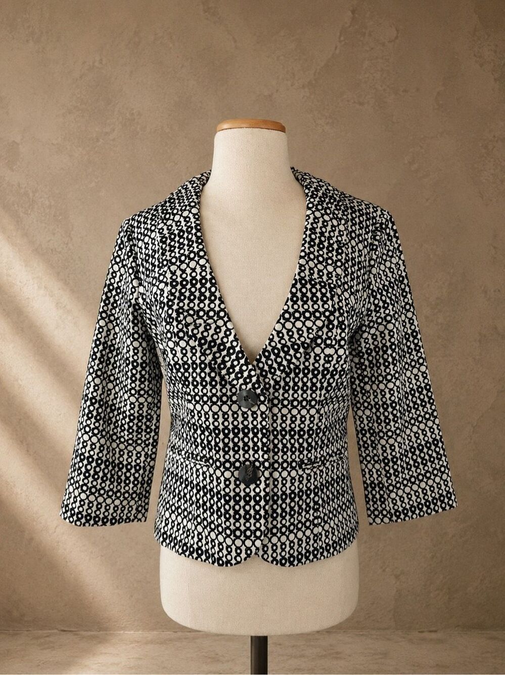 CAbi Du Jour Blazer Black White Geometric Circle Print Cropped Jacket Size 4
